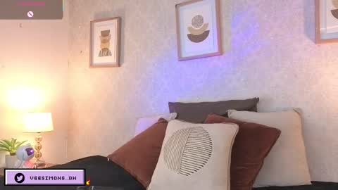 Vee Simons online show from January 14, 2026, 8:25 pm