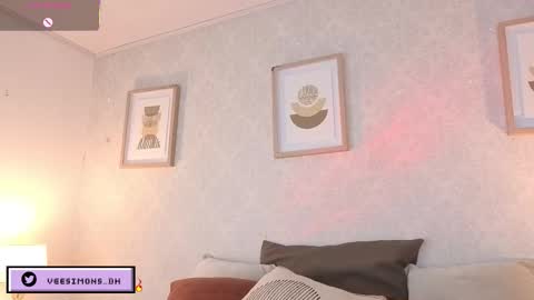 Vee Simons online show from January 15, 2026, 8:45 pm