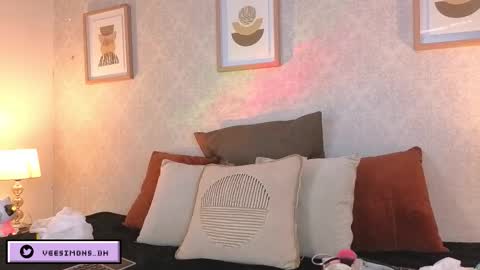 Vee Simons online show from February 5, 2026, 8:35 pm