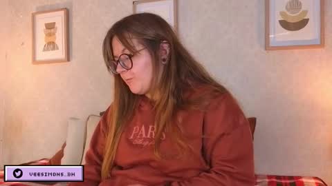 Vee Simons online show from February 25, 2026, 7:45 pm