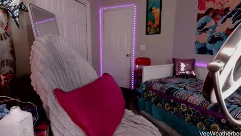 Violet Weatherbee online show from November 26, 2025, 7:48 pm