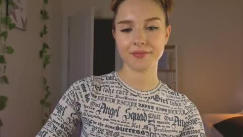 Snapshot of vegas_v chatting on September 12, 2025, 3:12 pm Maria online show from September 12, 2025, 3:12 pm