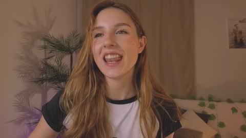 Snapshot of vegas_v chatting on October 5, 2025, 2:59 pm Maria online show from October 5, 2025, 2:59 pm