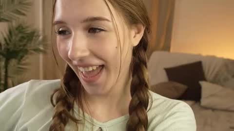 Snapshot of vegas_v chatting on November 8, 2025, 1:55 pm Maria online show from November 8, 2025, 1:55 pm