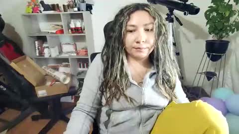 Snapshot of vellarossa chatting on November 11, 2025, 8:36 am Im VelaI will be Christmas and New Year with my family December 22 to January 13 I will miss you guys. online show from November 11, 2025, 8:36 am