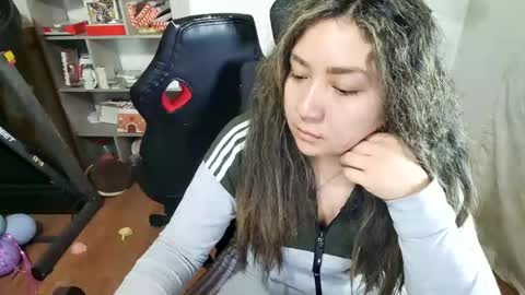 Snapshot of vellarossa chatting on November 25, 2025, 5:51 am Im VelaI will be Christmas and New Year with my family December 22 to January 13 I will miss you guys. online show from November 25, 2025, 5:51 am