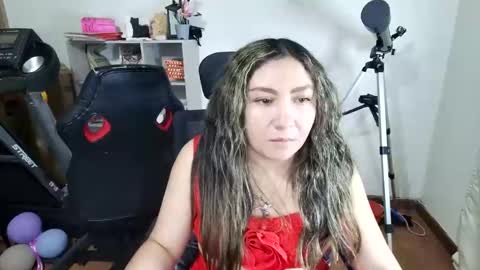 Snapshot of vellarossa chatting on November 28, 2025, 1:41 am Im VelaI will be Christmas and New Year with my family December 22 to January 13 I will miss you guys. online show from November 28, 2025, 1:41 am