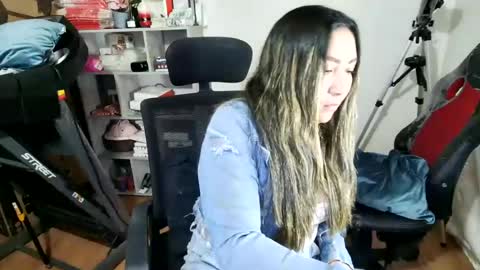 Snapshot of vellarossa chatting on July 8, 2026, 3:33 am Im VelaI will be Christmas and New Year with my family December 22 to January 13 I will miss you guys. online show from July 8, 2026, 3:33 am