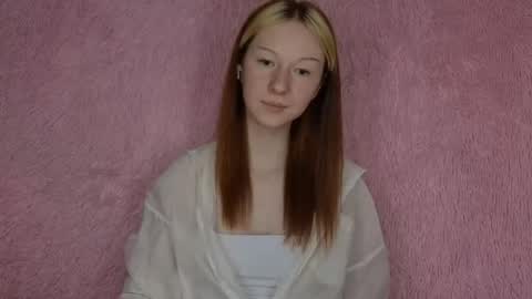 Snapshot of velunee chatting on May 8, 2026, 4:34 pm Sophie online show from May 8, 2026, 4:34 pm