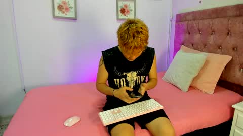 Snapshot of veluniliore chatting on May 30, 2026, 6:27 pm Veluni online show from May 30, 2026, 6:27 pm
