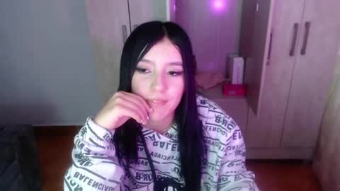 velvet_28_ online show from November 16, 2025, 2:17 am