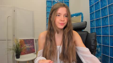 velvet_cherry online show from December 18, 2024, 7:41 pm