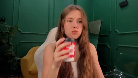 velvet_cherry online show from March 12, 2025, 3:29 pm