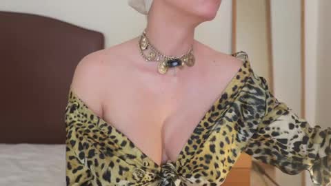 Sienna online show from May 30, 2026, 6:38 pm
