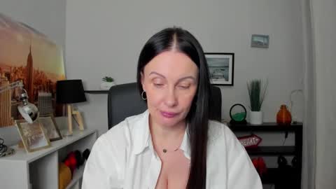 Snapshot of velvet_jasmine chatting on October 8, 2025, 5:38 am Jasmine online show from October 8, 2025, 5:38 am