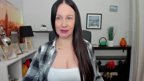 Snapshot of velvet_jasmine chatting on October 10, 2025, 5:39 am Jasmine online show from October 10, 2025, 5:39 am