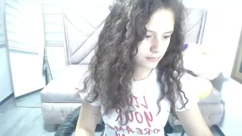 Snapshot of velvet_moon_v chatting on September 17, 2025, 1:02 pm velvet_moon_v online show from September 17, 2025, 1:02 pm