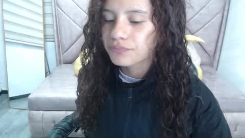 Snapshot of velvet_moon_v chatting on September 18, 2025, 1:02 pm velvet_moon_v online show from September 18, 2025, 1:02 pm