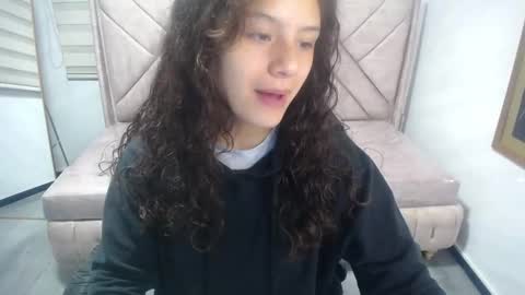 Snapshot of velvet_moon_v chatting on September 30, 2025, 1:05 pm velvet_moon_v online show from September 30, 2025, 1:05 pm