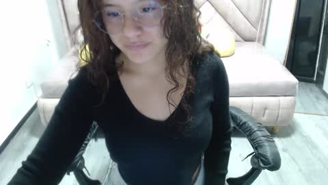 Snapshot of velvet_moon_v chatting on November 10, 2025, 1:10 pm velvet_moon_v online show from November 10, 2025, 1:10 pm