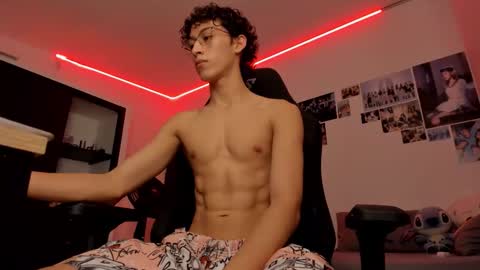 Snapshot of velvet_skyn chatting on October 15, 2025, 3:17 am juansito online show from October 15, 2025, 3:17 am