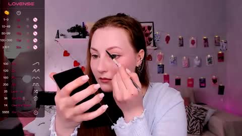 Snapshot of velvetcherry_ chatting on May 28, 2026, 8:33 am Mia online show from May 28, 2026, 8:33 am