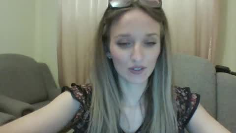 Snapshot of velvetintuition chatting on May 14, 2026, 7:53 pm velvetintuition online show from May 14, 2026, 7:53 pm
