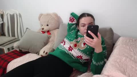 Snapshot of velvetmoon123 chatting on December 15, 2025, 10:03 pm velvetmoon123 online show from December 15, 2025, 10:03 pm