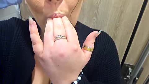 Snapshot of velvetroulette chatting on November 5, 2025, 12:27 pm velvetroulette online show from November 5, 2025, 12:27 pm