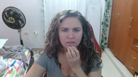 venecasexy44 online show from September 11, 2025, 11:21 am