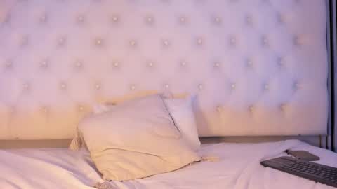 Snapshot of venedic__bull chatting on February 27, 2026, 9:42 am Venedic online show from February 27, 2026, 9:42 am