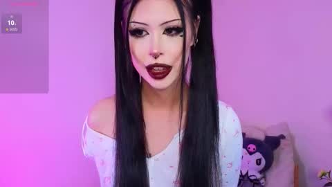 Snapshot of venomeowww_ chatting on September 27, 2025, 3:33 am Vivian online show from September 27, 2025, 3:33 am