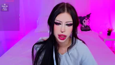 Snapshot of venomeowww_ chatting on November 12, 2025, 4:13 am Vivian online show from November 12, 2025, 4:13 am