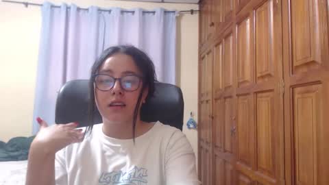 Snapshot of venus_cat_ chatting on February 1, 2026, 5:28 am Venus online show from February 1, 2026, 5:28 am