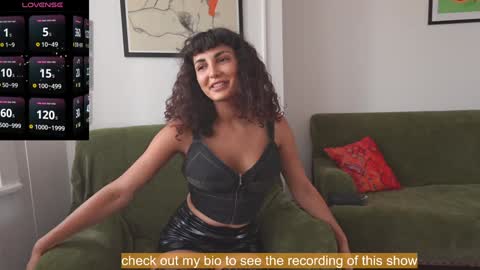 Snapshot of venus_in_jeans chatting on September 18, 2025, 2:19 pm Bella online show from September 18, 2025, 2:19 pm