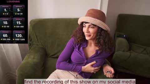 Snapshot of venus_in_jeans chatting on November 5, 2025, 11:43 am Bella online show from November 5, 2025, 11:43 am