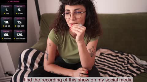 Snapshot of venus_in_jeans chatting on November 24, 2025, 11:21 am Bella online show from November 24, 2025, 11:21 am