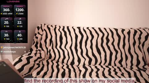 Snapshot of venus_in_jeans chatting on January 13, 2026, 11:48 am Bella online show from January 13, 2026, 11:48 am