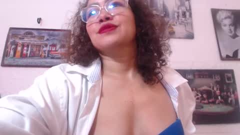 venus_lov online show from October 4, 2025, 1:09 pm