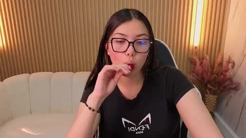 Snapshot of venus_velvet_tp chatting on December 4, 2025, 8:06 pm Venus online show from December 4, 2025, 8:06 pm