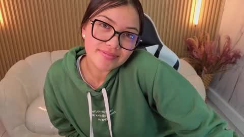 Snapshot of venus_velvet_tp chatting on December 15, 2025, 12:53 pm Venus online show from December 15, 2025, 12:53 pm