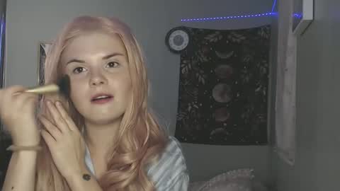 Miss Venus online show from November 19, 2025, 2:50 pm