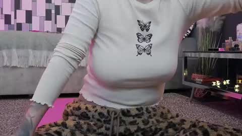 Snapshot of venusinylons chatting on January 13, 2026, 4:45 pm venusinylons online show from January 13, 2026, 4:45 pm