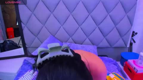 Venusowen  online show from December 3, 2025, 1:09 pm