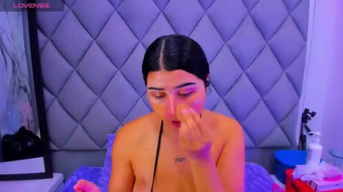 Venusowen  online show from December 4, 2025, 2:15 pm