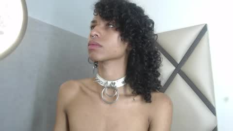 venuss_03 online show from May 2, 2026, 3:33 am