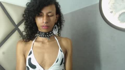 venuss_03 online show from May 28, 2026, 3:26 am