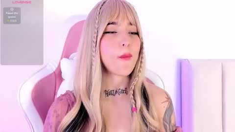 Snapshot of venusvan chatting on October 17, 2025, 12:08 pm Shelly online show from October 17, 2025, 12:08 pm