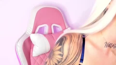 Snapshot of venusvan chatting on November 7, 2025, 1:00 pm Shelly online show from November 7, 2025, 1:00 pm