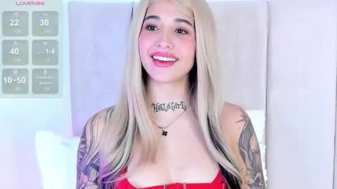 Snapshot of venusvan chatting on November 19, 2025, 4:01 am Shelly online show from November 19, 2025, 4:01 am